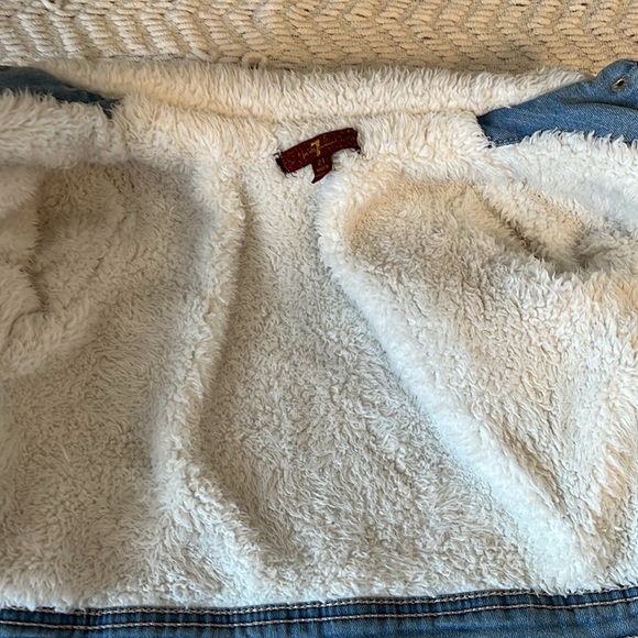 Toddler Girls coat. 2T. - Picture 3 of 4